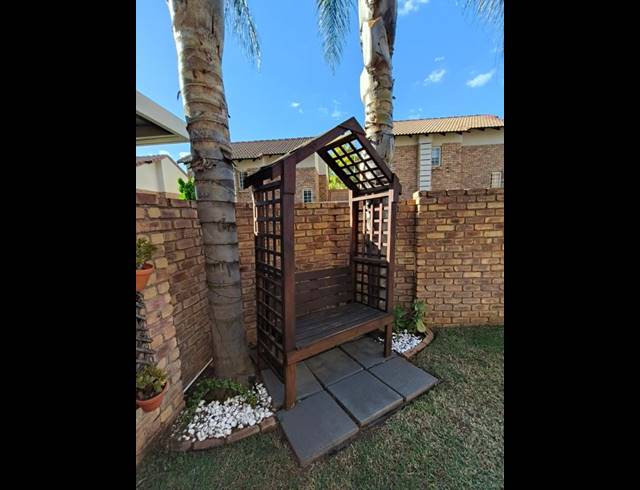 3 BEDROOM TOWNHOUSE FOR SALE IN CELTISDAL